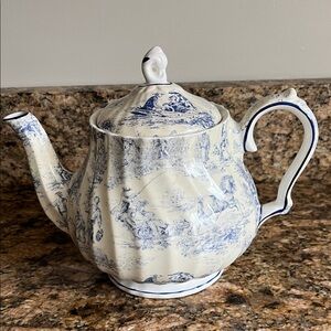 Crown Dorset Staffordshire England Blue White Toile Print Scallop Teapot EUC